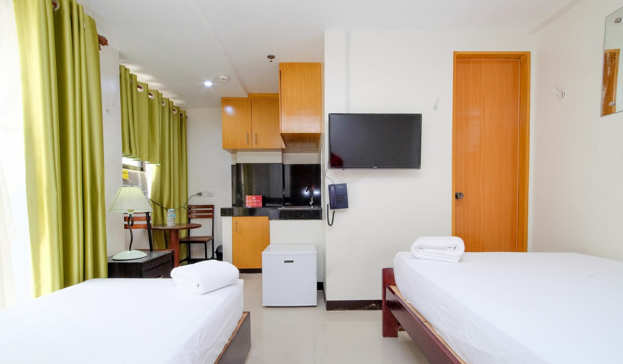 Zen Rooms Time Travellers Makati 마카티 외부 사진